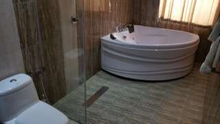 Отель Palma Palace Hotel Ереван Суперлюкс с гидромассажной ванной-2